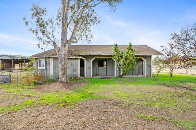 a view of an ocean and a mountain view