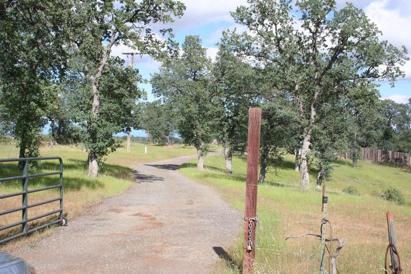 14399 Coal Pit Road Igo, CA 96047 - Photo 3 of 10