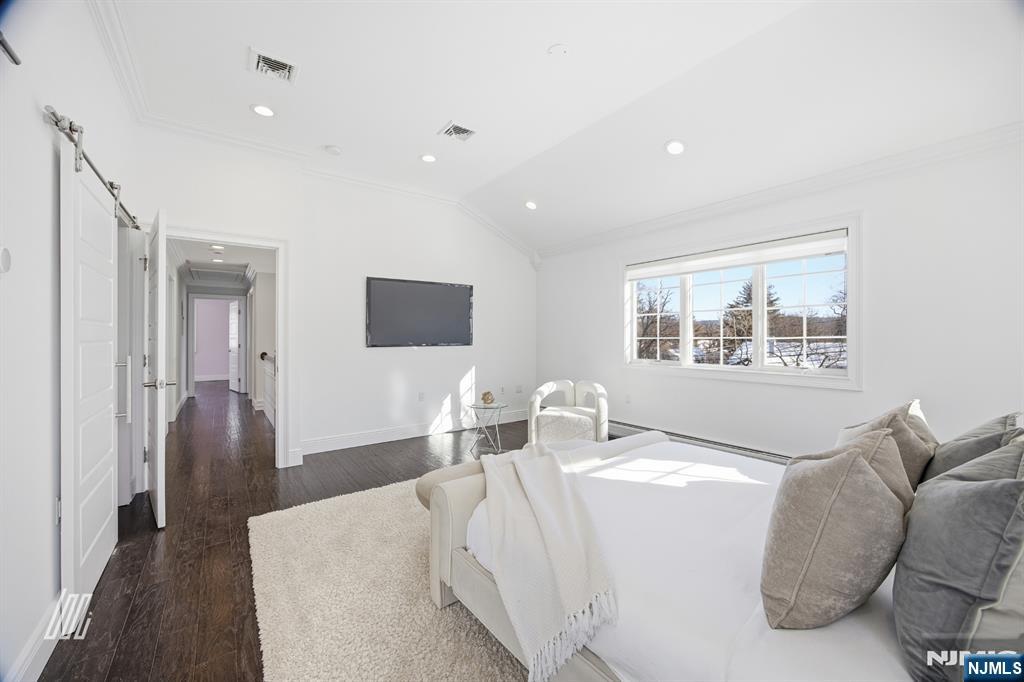 39 Drury Lane Demarest, NJ 07627 - Photo 22 of 45