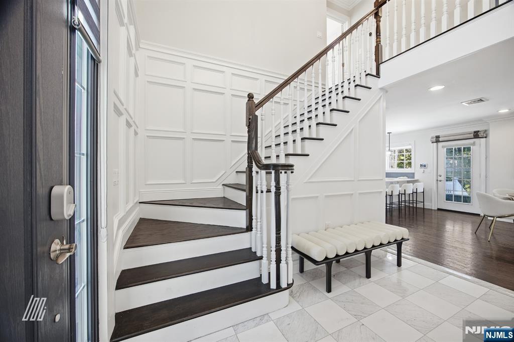 39 Drury Lane Demarest, NJ 07627 - Photo 3 of 45