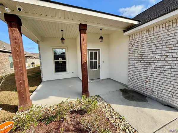 $260,000 | 14001 Barrington Avenue, Denham Springs, LA 70726