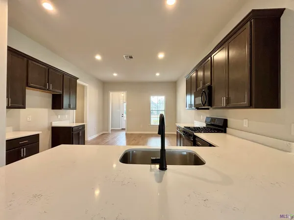 $260,000 | 14001 Barrington Avenue, Denham Springs, LA 70726