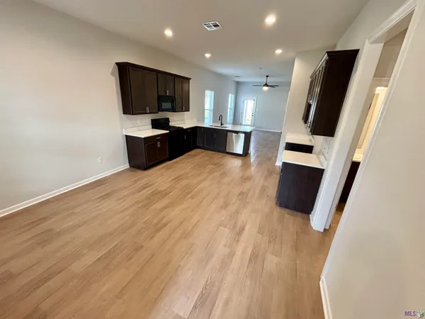 $260,000 | 14001 Barrington Avenue, Denham Springs, LA 70726