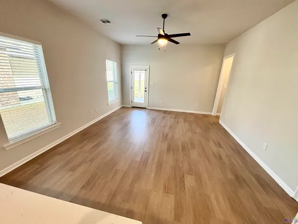 $260,000 | 14001 Barrington Avenue, Denham Springs, LA 70726