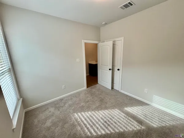 $260,000 | 14001 Barrington Avenue, Denham Springs, LA 70726