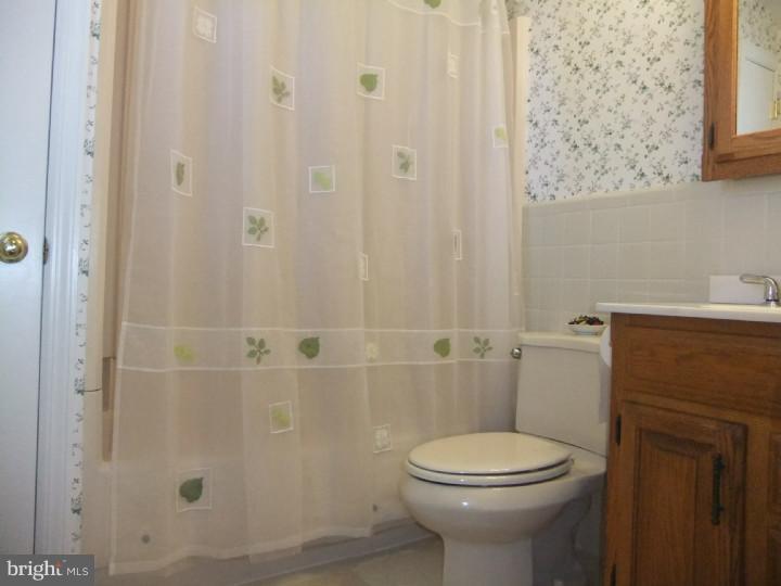 554 Evans Road Springfield, PA 19064 - Photo 17 of 24 Bathroom