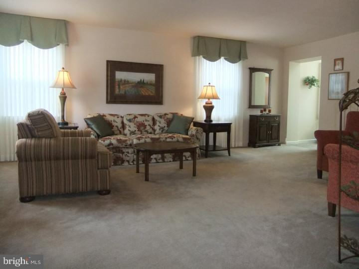 554 Evans Road Springfield, PA 19064 - Photo 4 of 24 Living Room