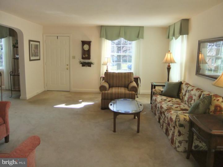 554 Evans Road Springfield, PA 19064 - Photo 5 of 24 Living Room