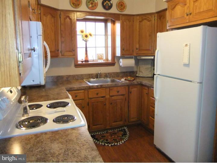 554 Evans Road Springfield, PA 19064 - Photo 10 of 24 Kitchen