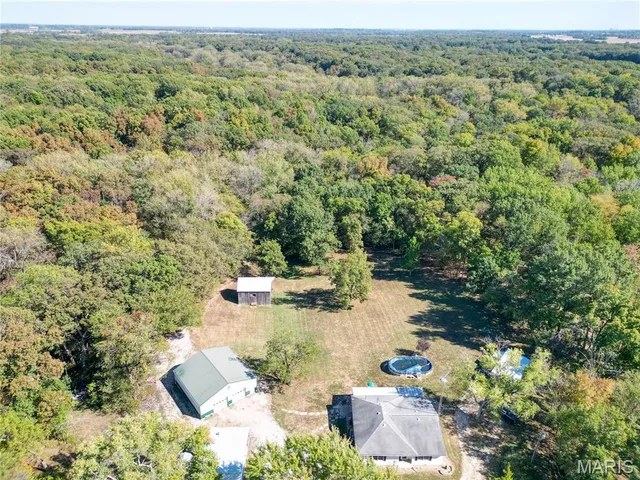 $324,900 | 400 Washboard Trail, Hillsboro, IL 62049