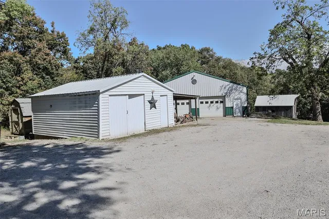 $324,900 | 400 Washboard Trail, Hillsboro, IL 62049