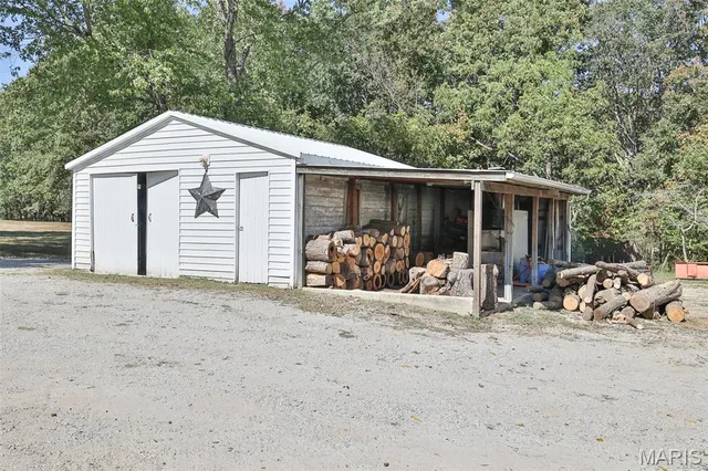 $324,900 | 400 Washboard Trail, Hillsboro, IL 62049