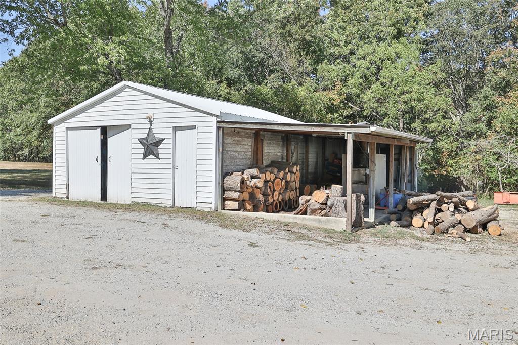 400 Washboard Trail Hillsboro, IL 62049 - Photo 12 of 55