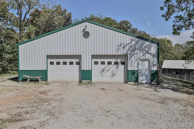 $324,900 | 400 Washboard Trail, Hillsboro, IL 62049