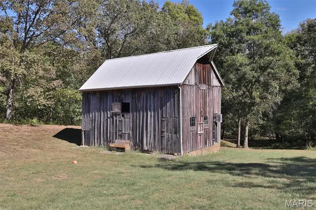 $324,900 | 400 Washboard Trail, Hillsboro, IL 62049