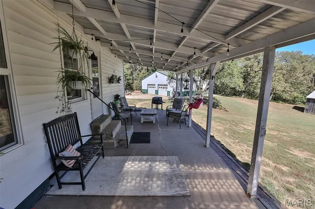 $324,900 | 400 Washboard Trail, Hillsboro, IL 62049