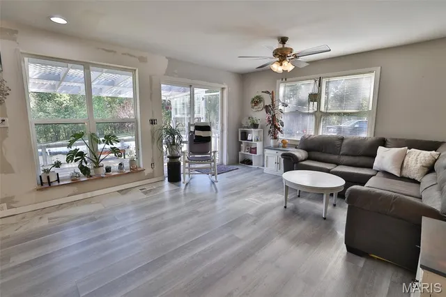 $324,900 | 400 Washboard Trail, Hillsboro, IL 62049