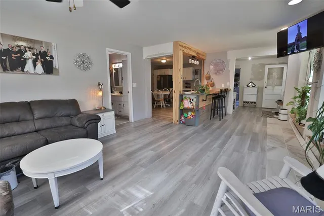 $324,900 | 400 Washboard Trail, Hillsboro, IL 62049