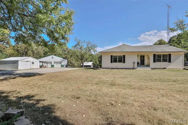 $324,900 | 400 Washboard Trail, Hillsboro, IL 62049