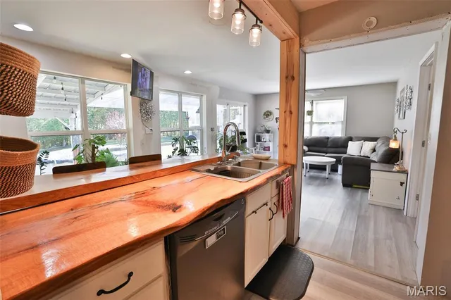 $324,900 | 400 Washboard Trail, Hillsboro, IL 62049