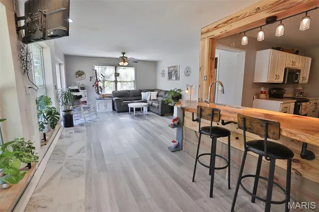 $324,900 | 400 Washboard Trail, Hillsboro, IL 62049