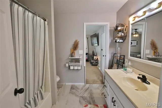 $324,900 | 400 Washboard Trail, Hillsboro, IL 62049