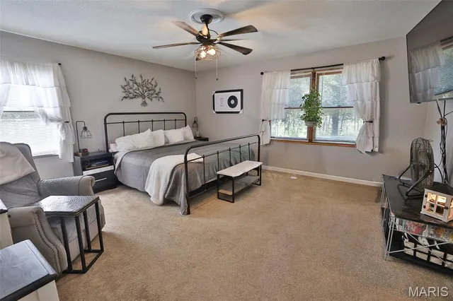 $324,900 | 400 Washboard Trail, Hillsboro, IL 62049