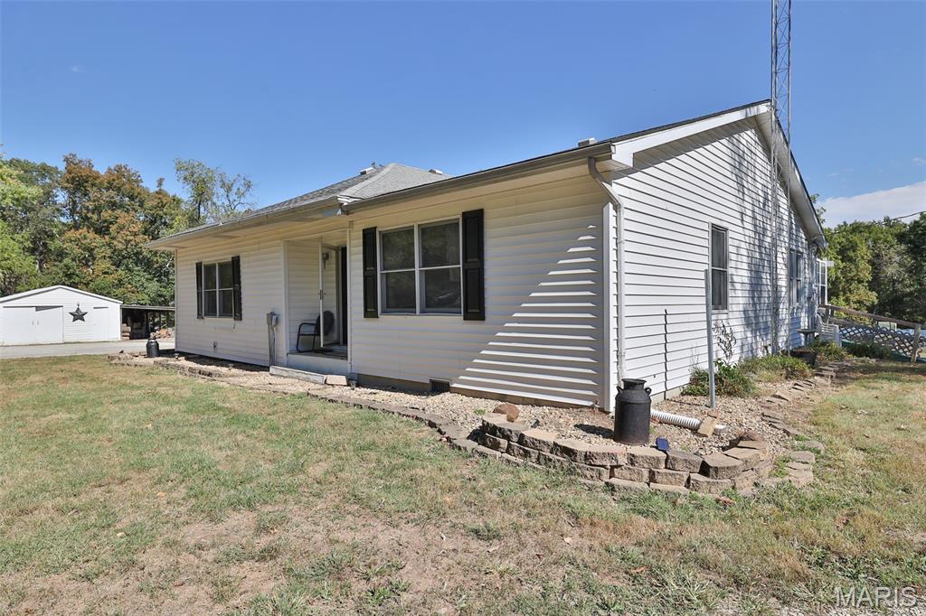 400 Washboard Trail Hillsboro, IL 62049 - Photo 4 of 55