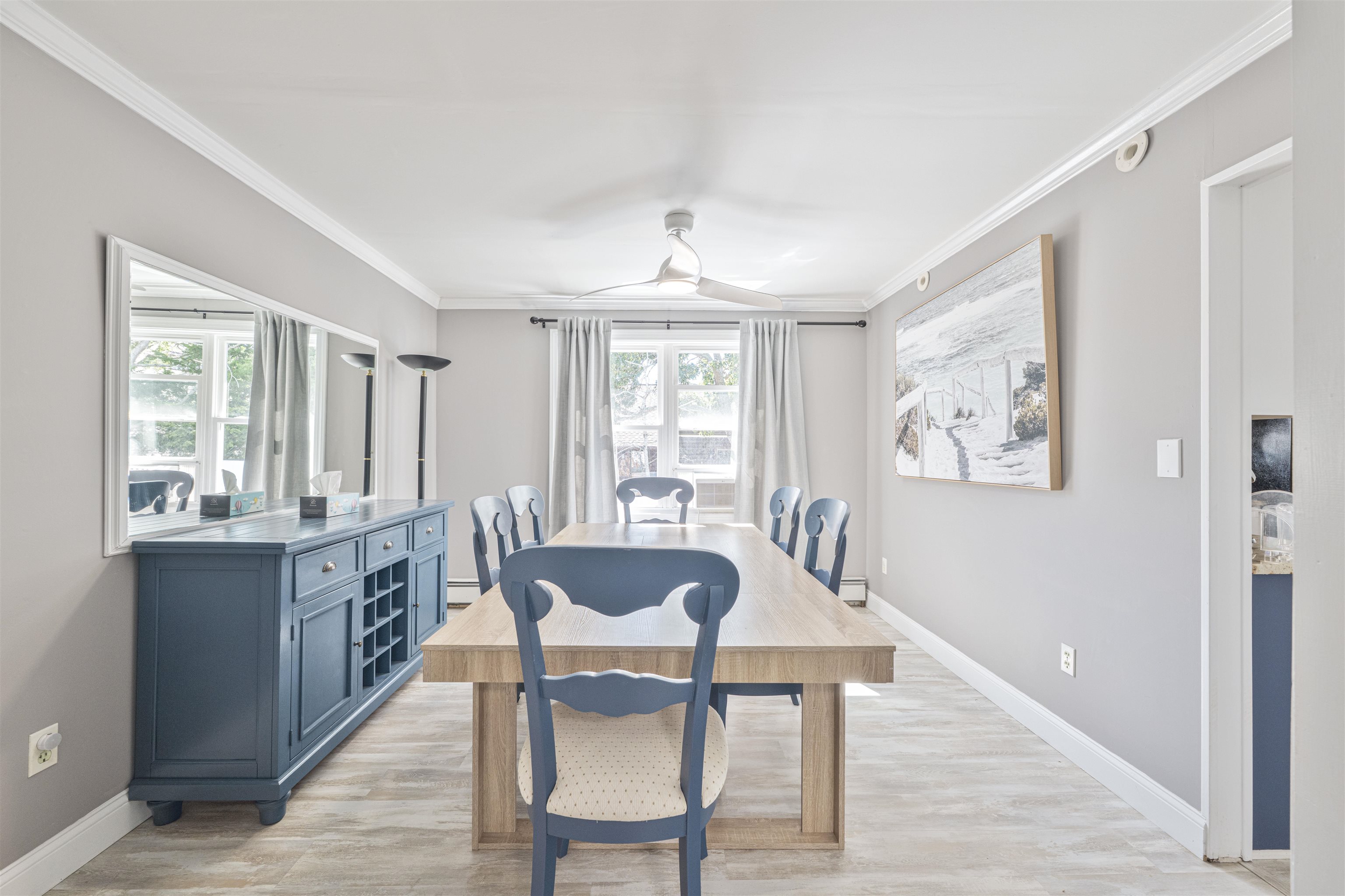 18 Pinewood Road Cape May, NJ 08204 - Photo 11 of 50 a dining room with wooden floor and a window
