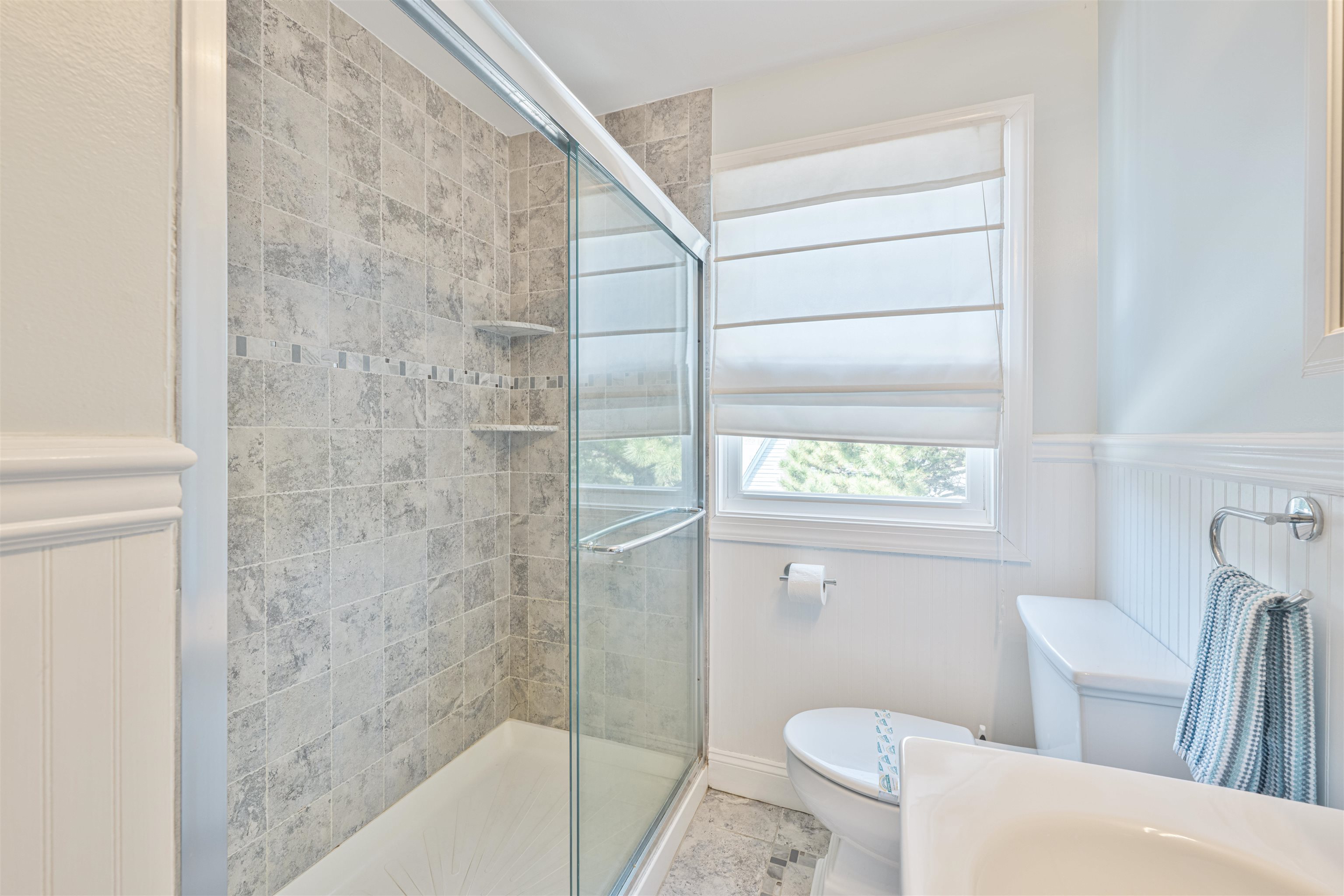 18 Pinewood Road Cape May, NJ 08204 - Photo 33 of 50 a bathroom with a toilet and a shower