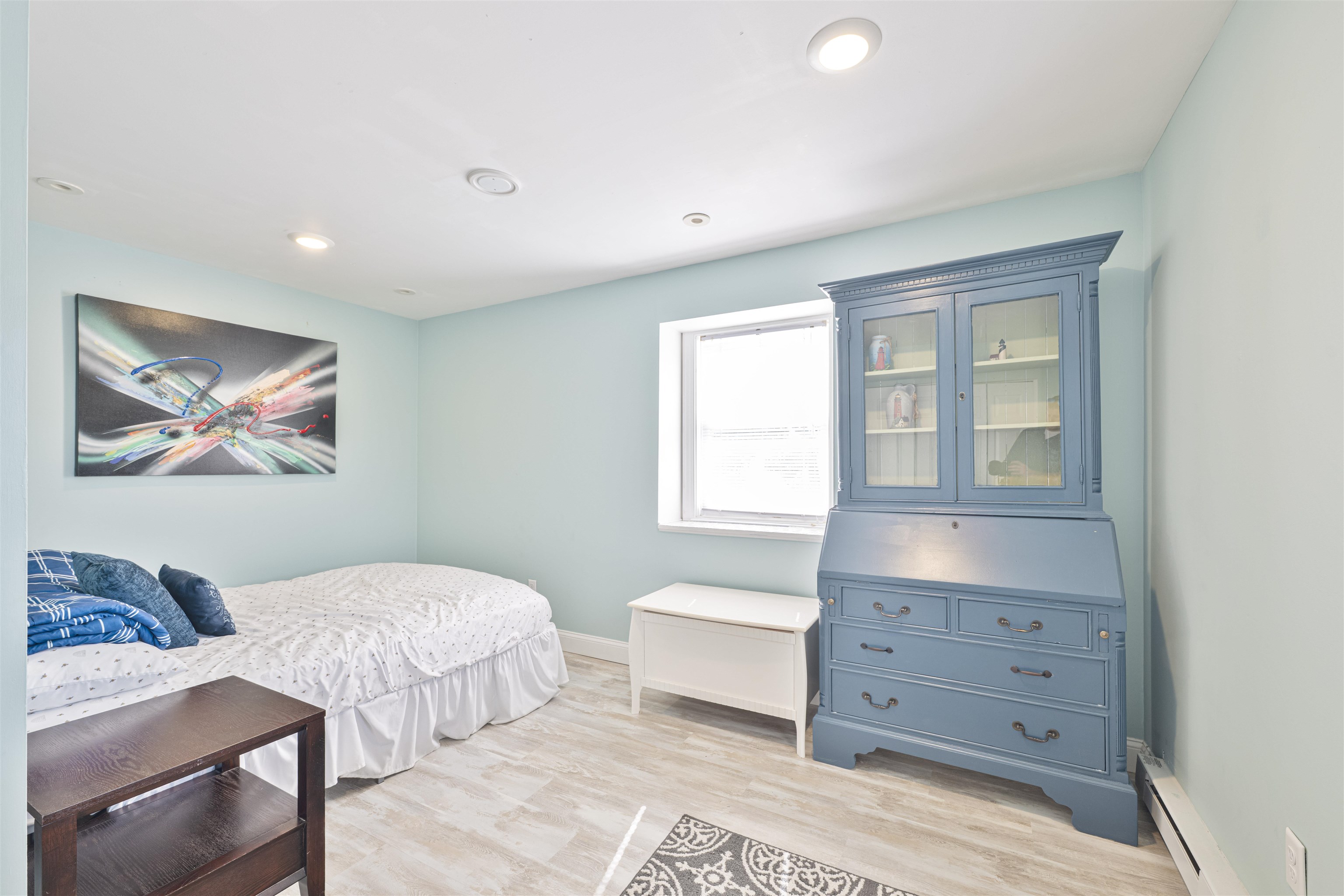 18 Pinewood Road Cape May, NJ 08204 - Photo 34 of 50 a spacious bedroom with a bed and a table in it