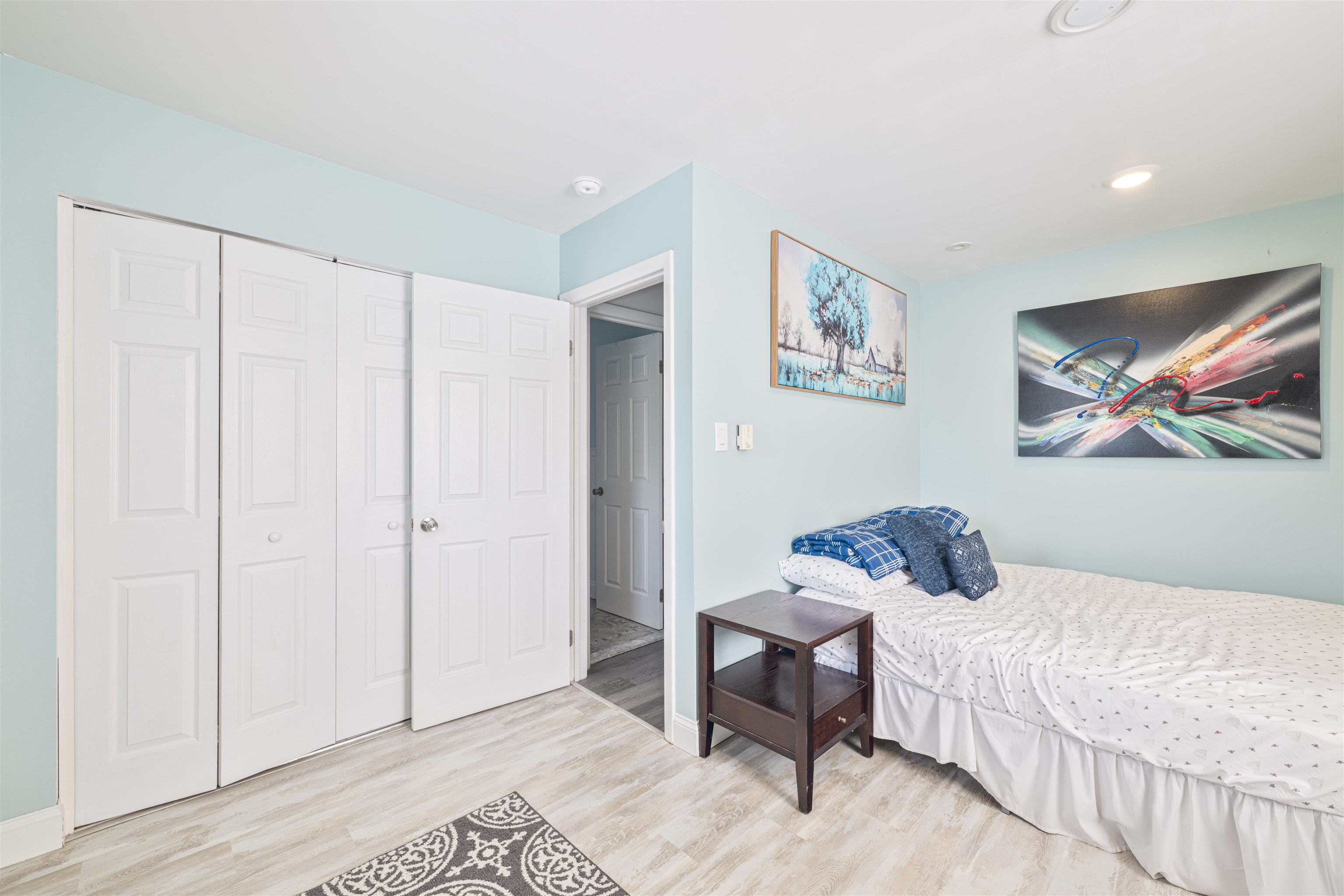 18 Pinewood Road Cape May, NJ 08204 - Photo 35 of 50 a bedroom with a bed and a painting on the wall