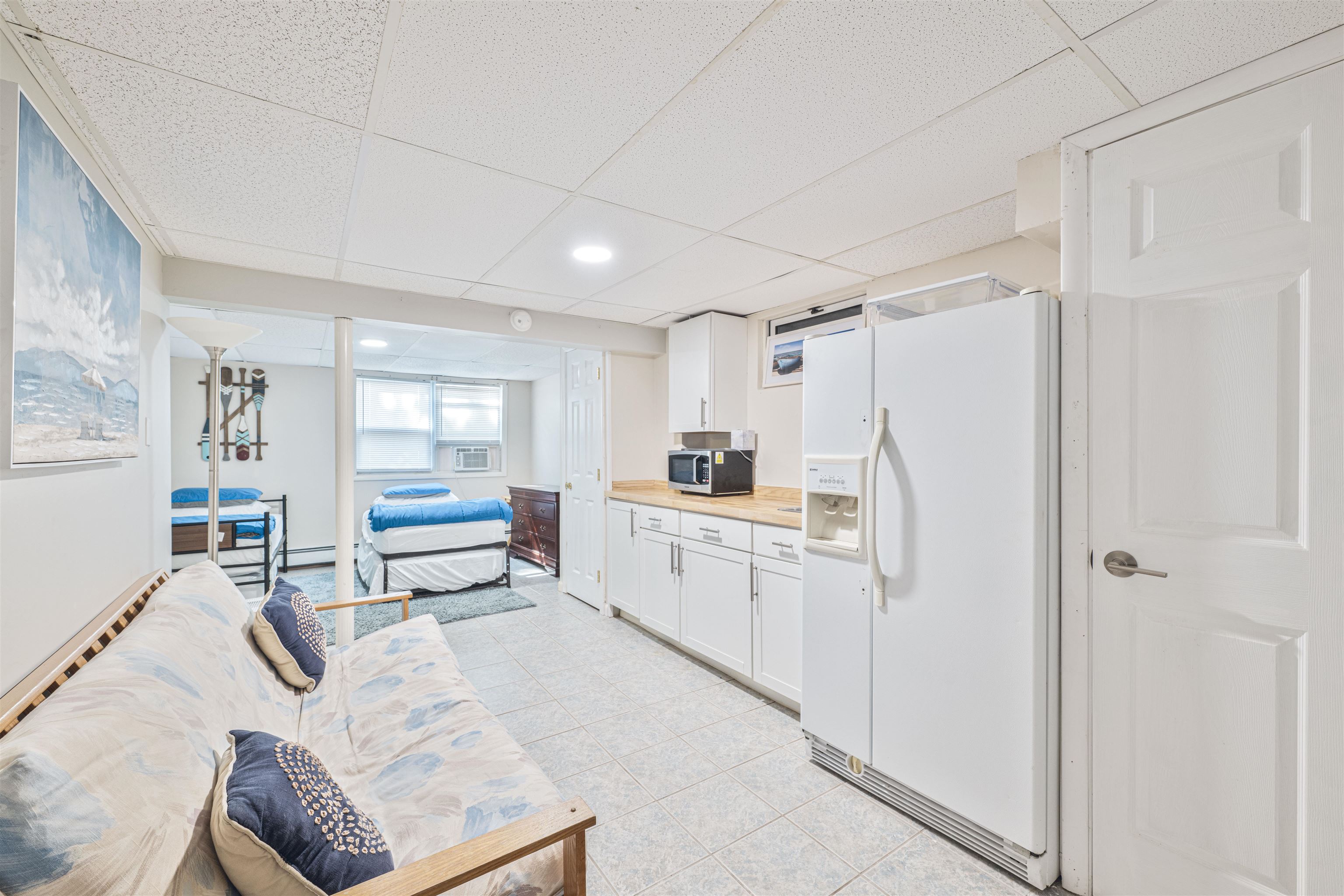 18 Pinewood Road Cape May, NJ 08204 - Photo 40 of 50 a living room with furniture and a window