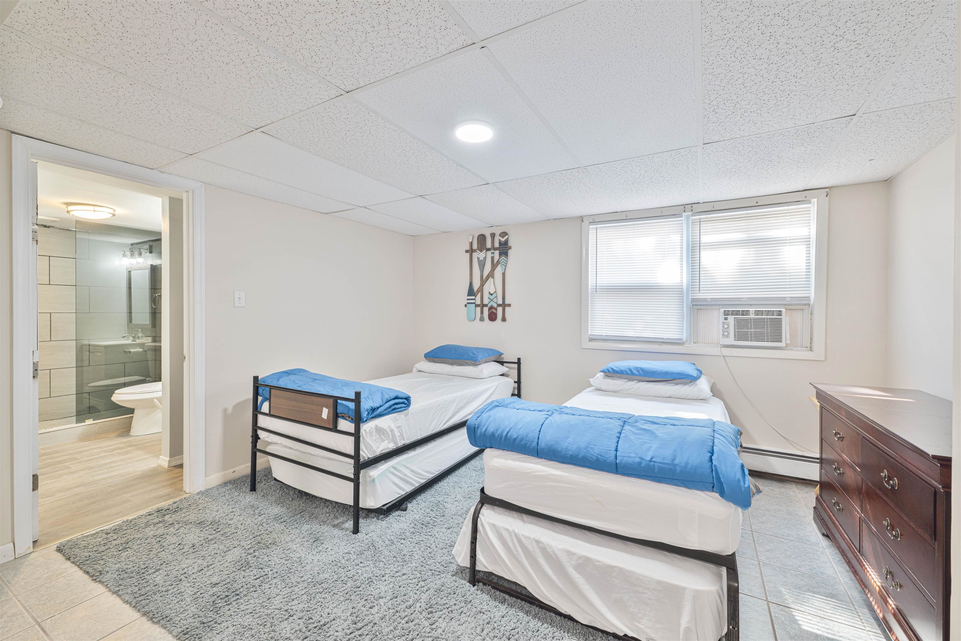 18 Pinewood Road Cape May, NJ 08204 - Photo 42 of 50 a living room with furniture and a window