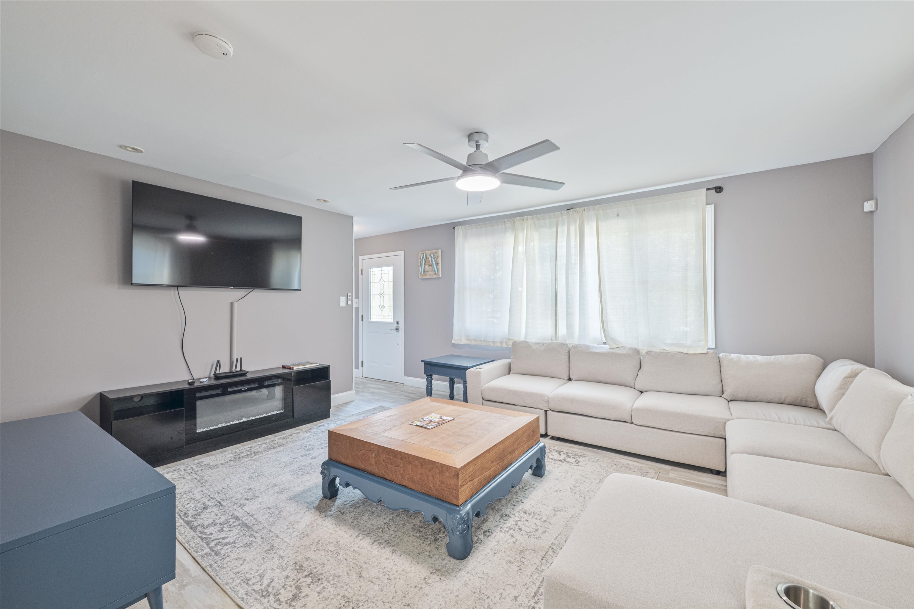 18 Pinewood Road Cape May, NJ 08204 - Photo 9 of 50 a living room with furniture and a flat screen tv