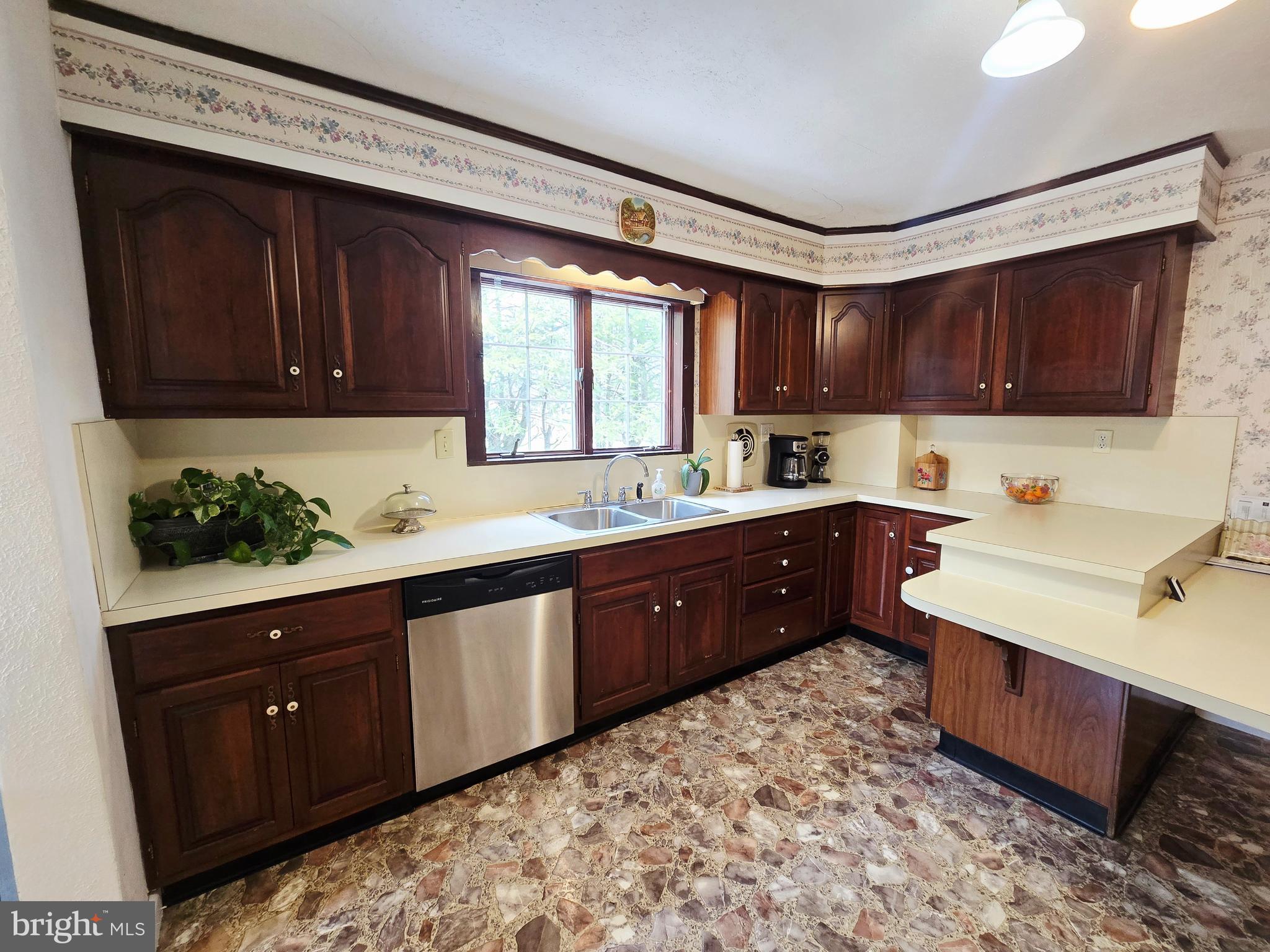 303 Crescent Road Beckley, WV 25801 - Photo 13 of 43
