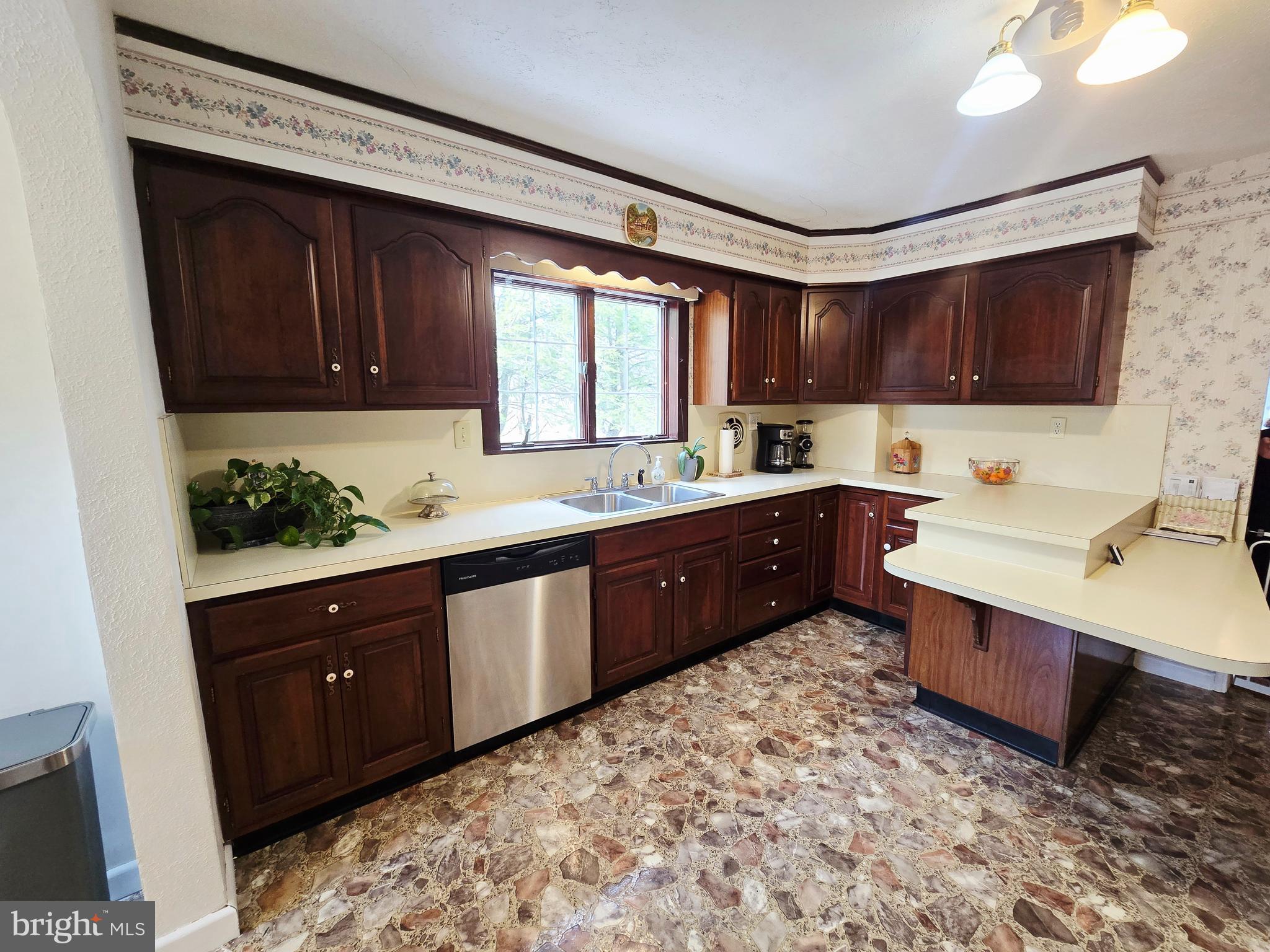 303 Crescent Road Beckley, WV 25801 - Photo 14 of 43