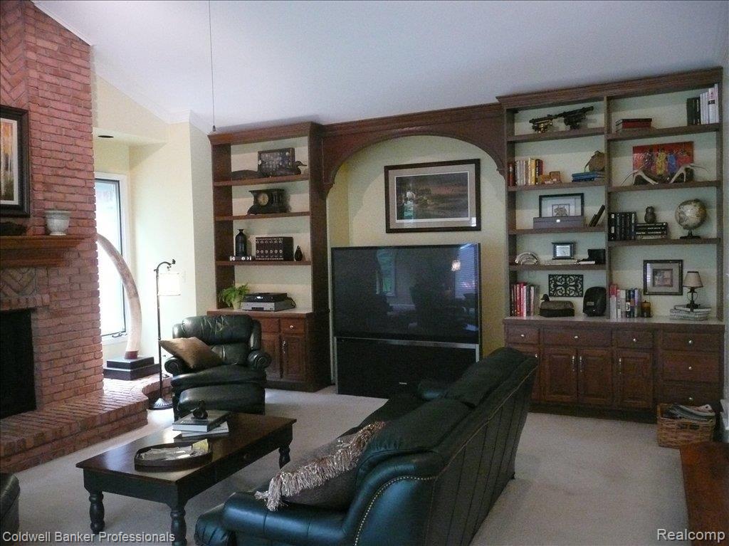 8225 Woodview Road Clarkston, MI 48348 - Photo 11 of 24 great room built in