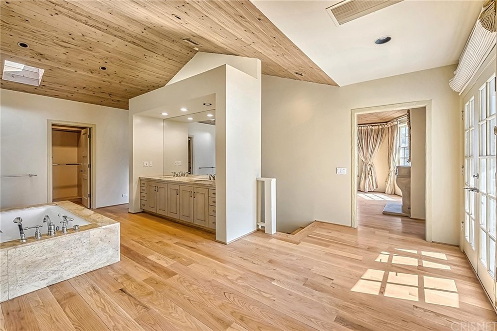 5537 Round Meadow Road Hidden Hills, CA 91302 - Photo 21 of 43