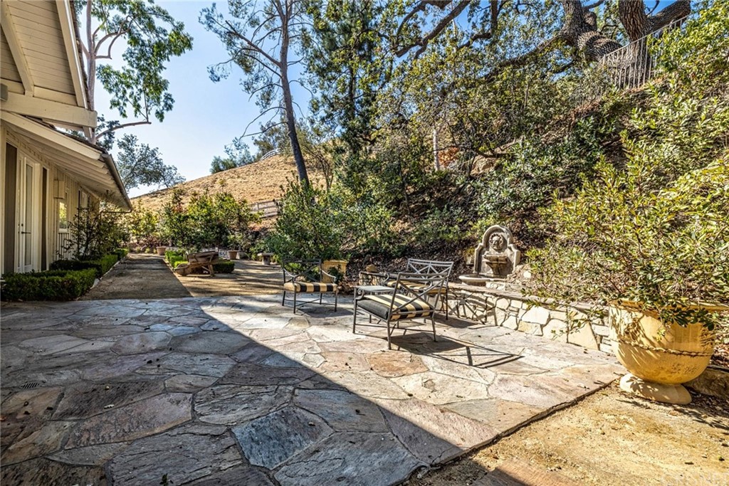 5537 Round Meadow Road Hidden Hills, CA 91302 - Photo 31 of 43