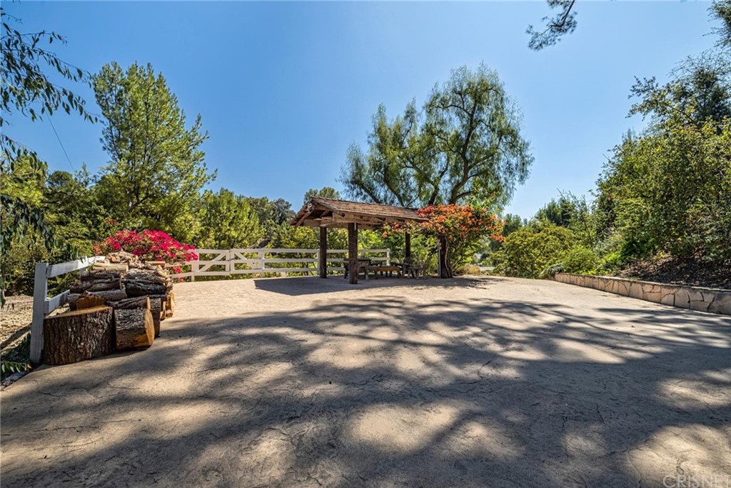 5537 Round Meadow Road Hidden Hills, CA 91302 - Photo 32 of 43