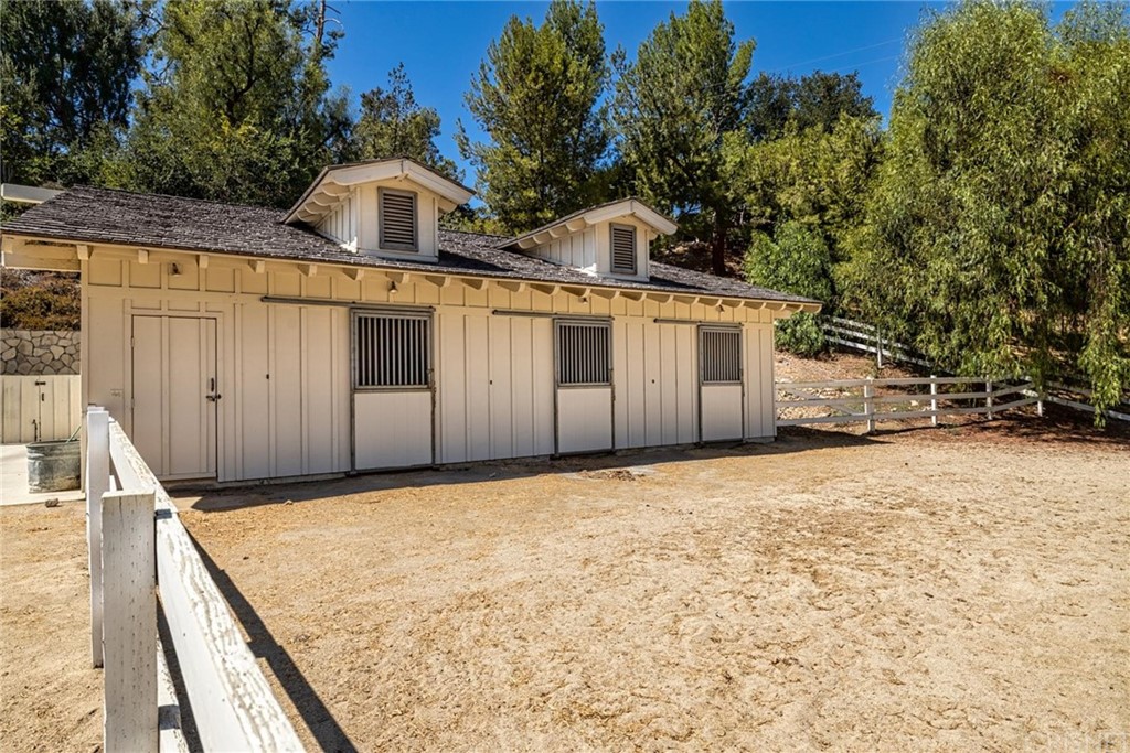 5537 Round Meadow Road Hidden Hills, CA 91302 - Photo 36 of 43