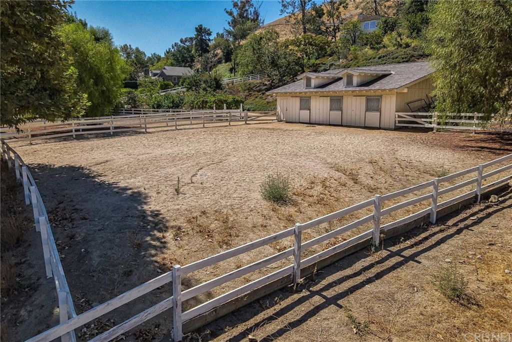 5537 Round Meadow Road Hidden Hills, CA 91302 - Photo 37 of 43