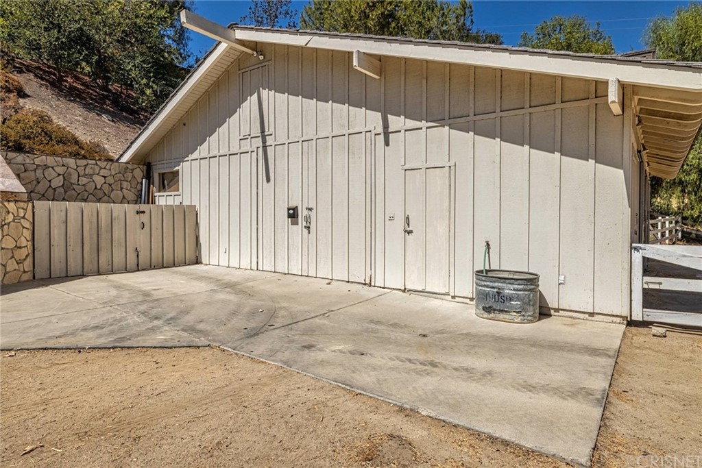 5537 Round Meadow Road Hidden Hills, CA 91302 - Photo 38 of 43