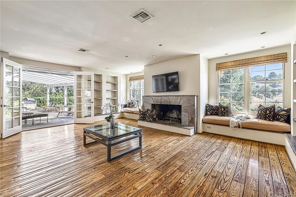 5537 Round Meadow Road Hidden Hills, CA 91302 - Photo 10 of 43