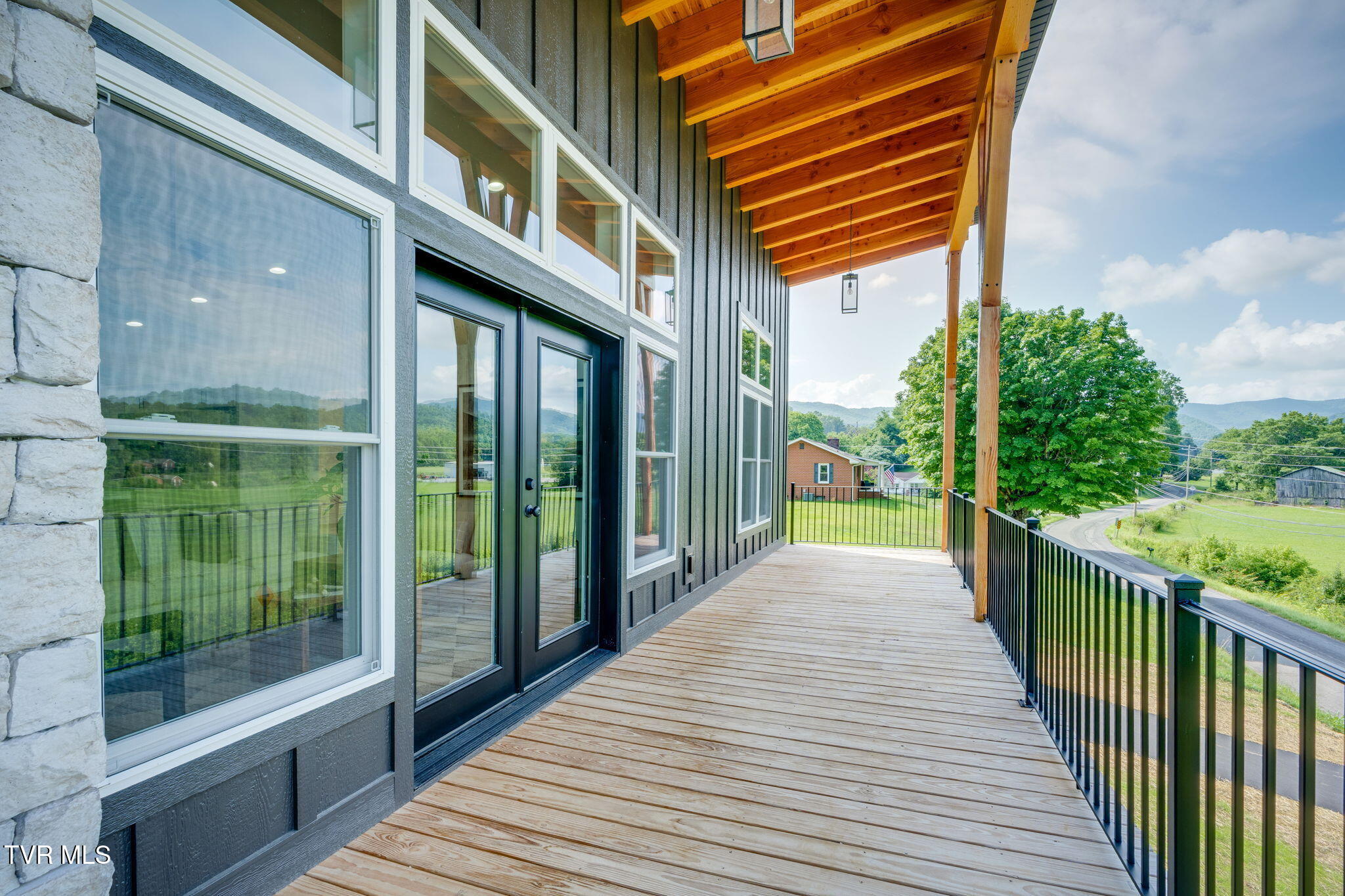 1385 Gap Creek Road Elizabethton, TN 37643 - Photo 12 of 40 008