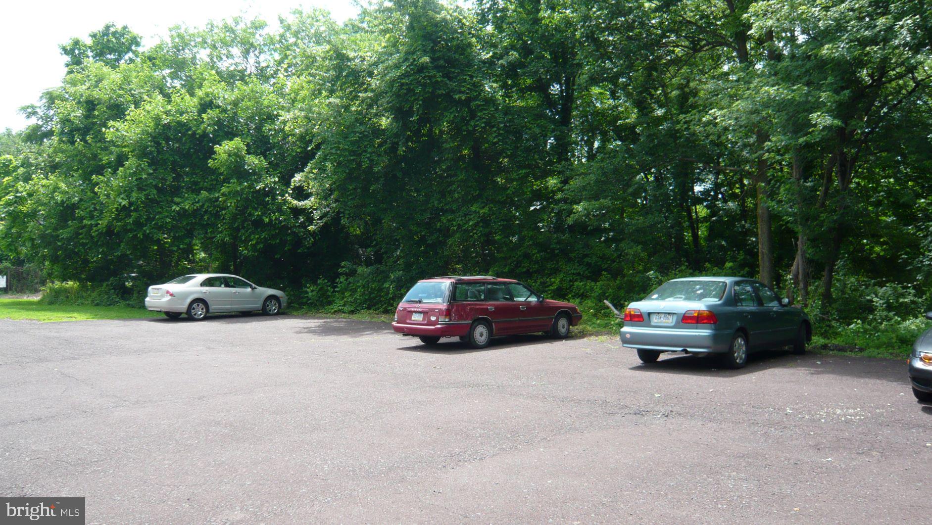 2729 # 1a Township Line Road Eagleville, PA 19403 - Photo 15 of 15 Plenty of Parking