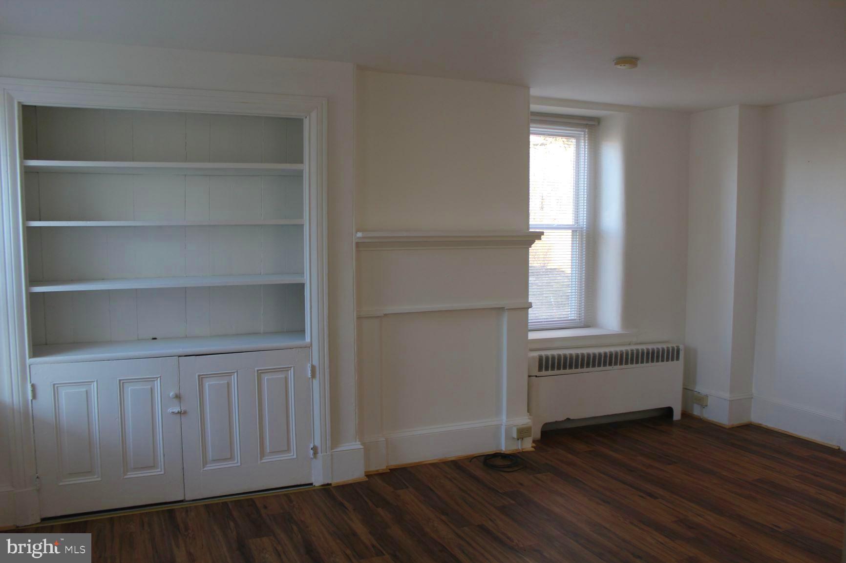 2729 # 1a Township Line Road Eagleville, PA 19403 - Photo 2 of 15 Living room