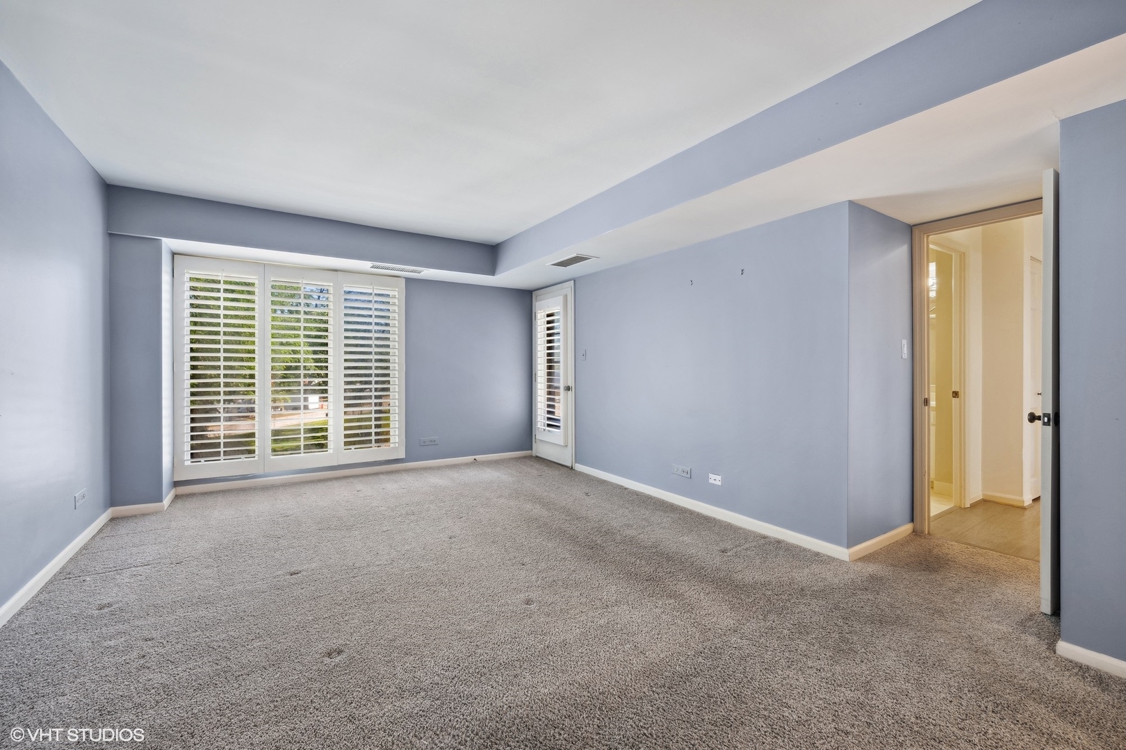 3851 Mission Hills Road, Unit 203 Northbrook, IL 60062 - Photo 10 of 21 a view of an empty room with a window