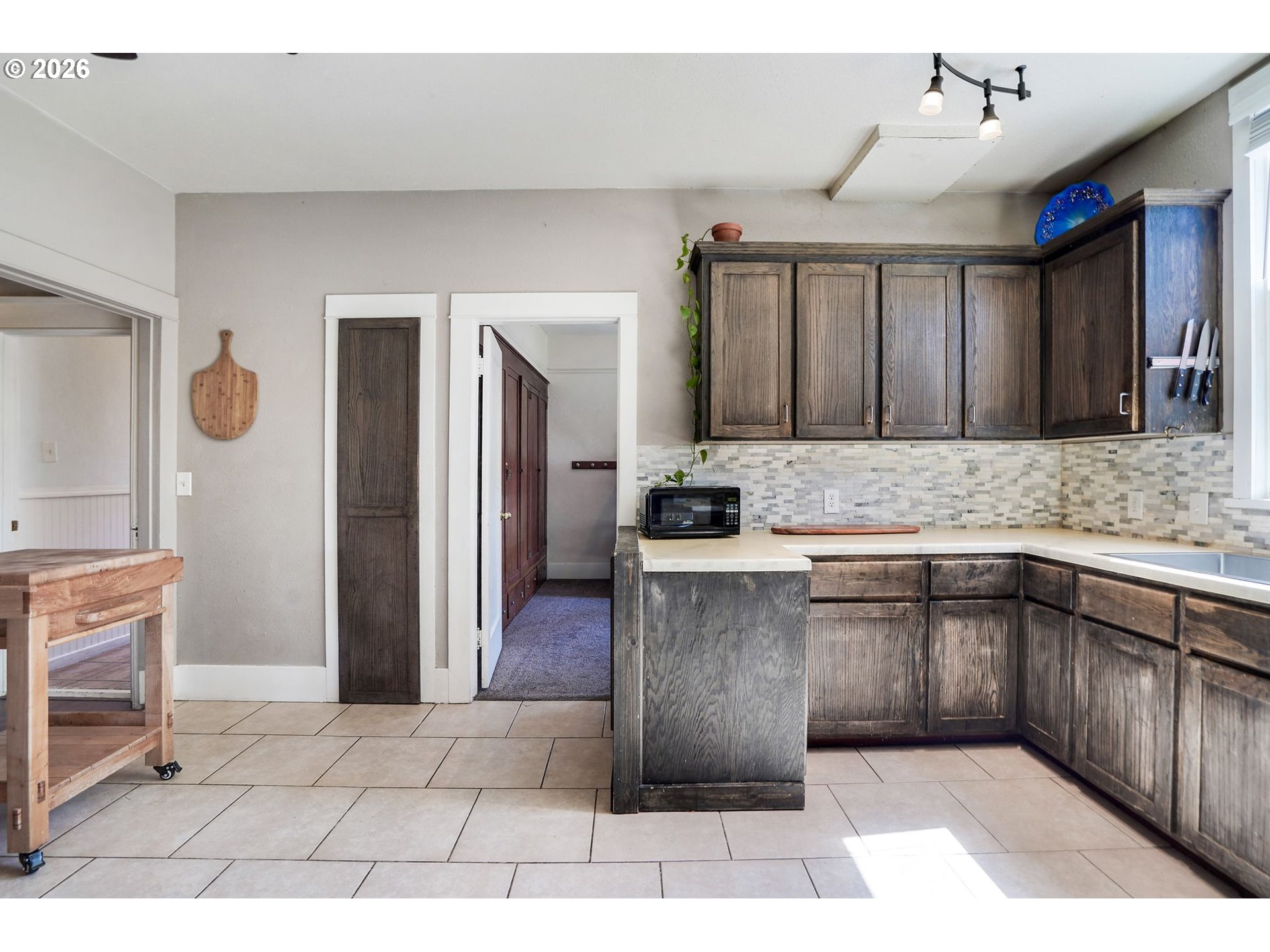 318 Koons Street Silverton, OR 97381 - Photo 12 of 48